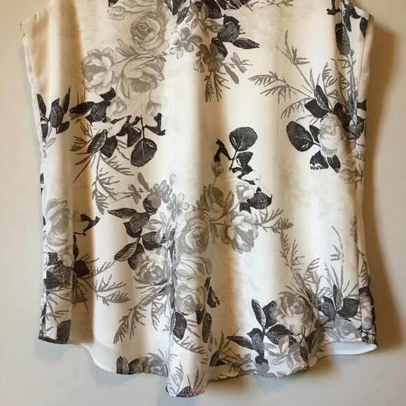 RW&CO. Black and White Rose Floral Print Sleeveless Bilayer Blouse - Picture 9 of 15